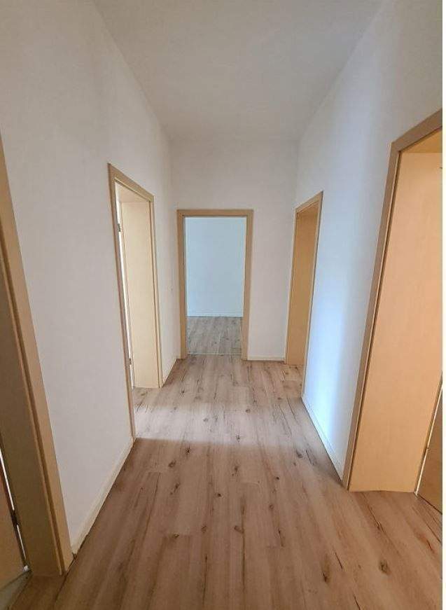 Interesse? Attraktive Drei-Zimmer-Wohnung mit Balkon – Chemnitz – Vorschaubild 2