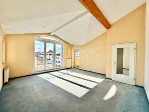 Lichtdurchflutetes 3-Zimmer-Penthouse mit Dachterrasse und TG-Stellplatz