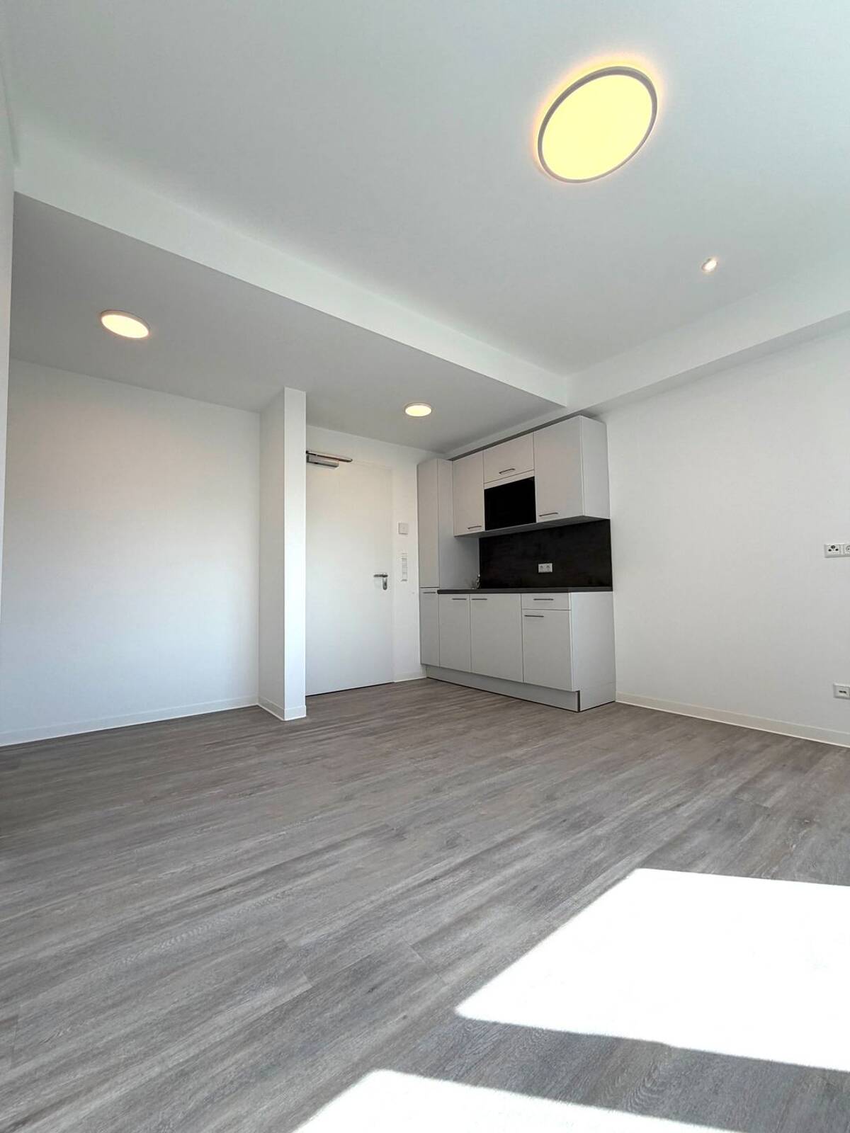 1-Zimmer-Apartment mit EBK | Concierge | Erstbezug – 60528 Frankfurt am Main – Bild 1 von 8