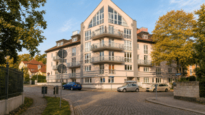 RESERVIERT*** Frauenkirchenblick: Ruhige 2,5-Zi.-Wohnung mit Aufzug, schöne EBK zentral in Dresden