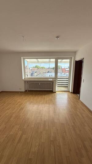 Renovierte 3-Zimmer-Wohnung mit Balkon und TG-Stellplatz – 47198 Duisburg – Vorschaubild 2