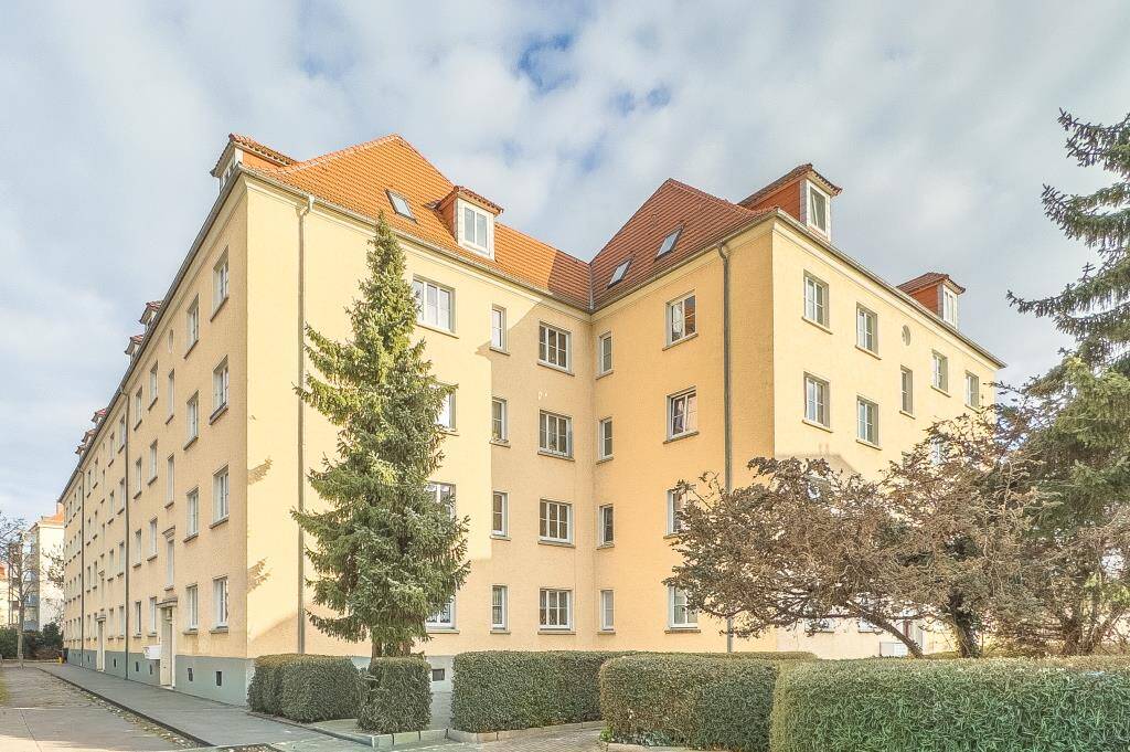 KAPITALANLAGE - ERSTKLASSIGE 3 ZIMMER DACHGESCHOSSWOHNUNG IN BEGEHRTER LAGE - UNWEIT ZUR ELBE