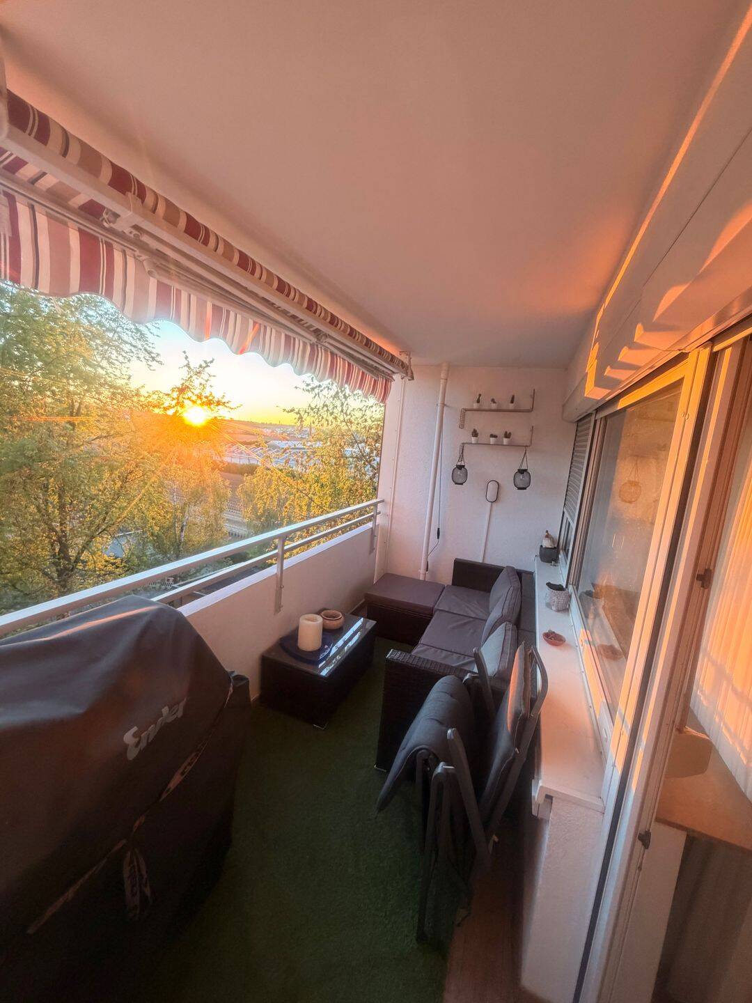 Helle 3,5 Zimmer Wohnung mit Balkon+Garage