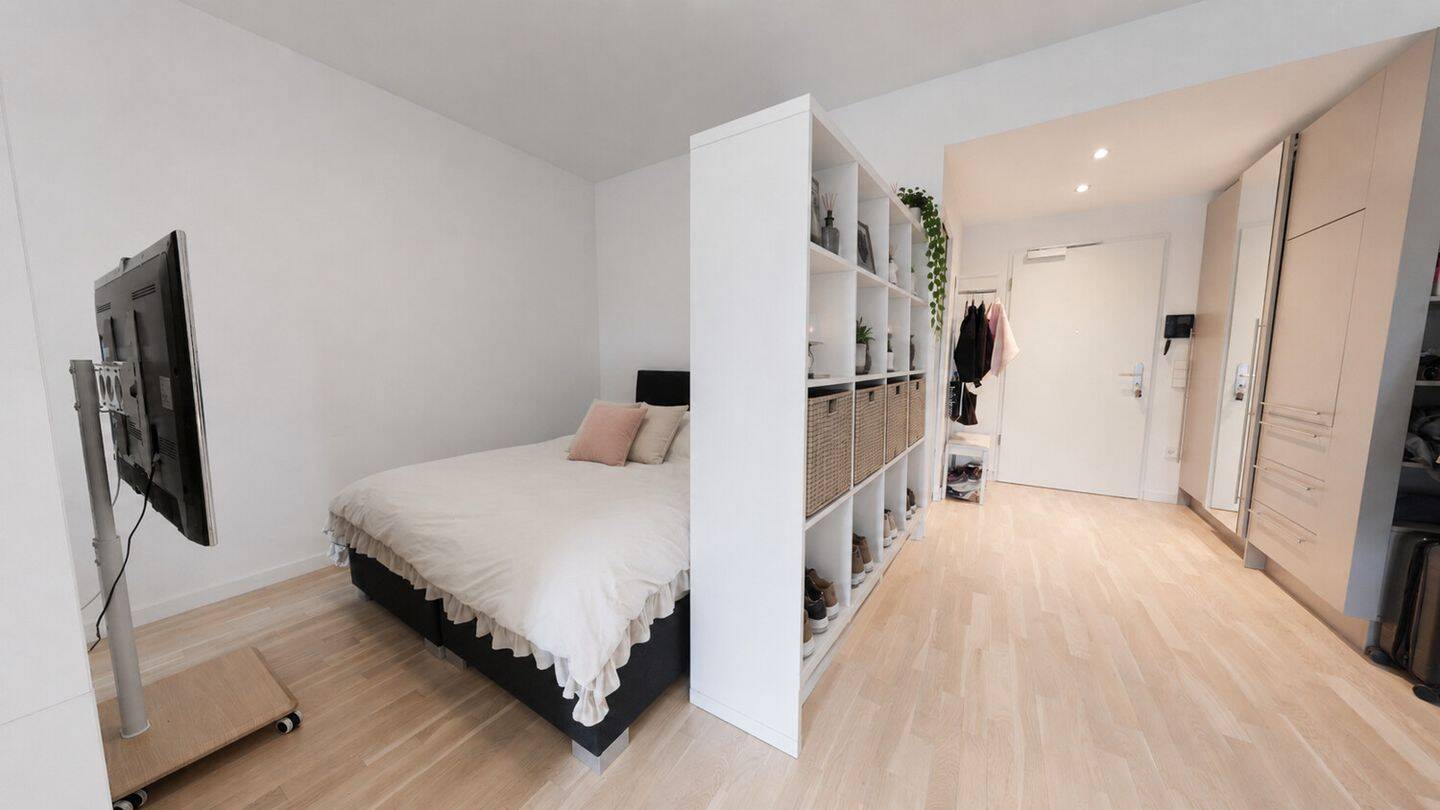 Voll möblierte, moderne 1,5-Zimmer-Wohnung mit Wintergarten in Bogenhausen – München – Vorschaubild 5