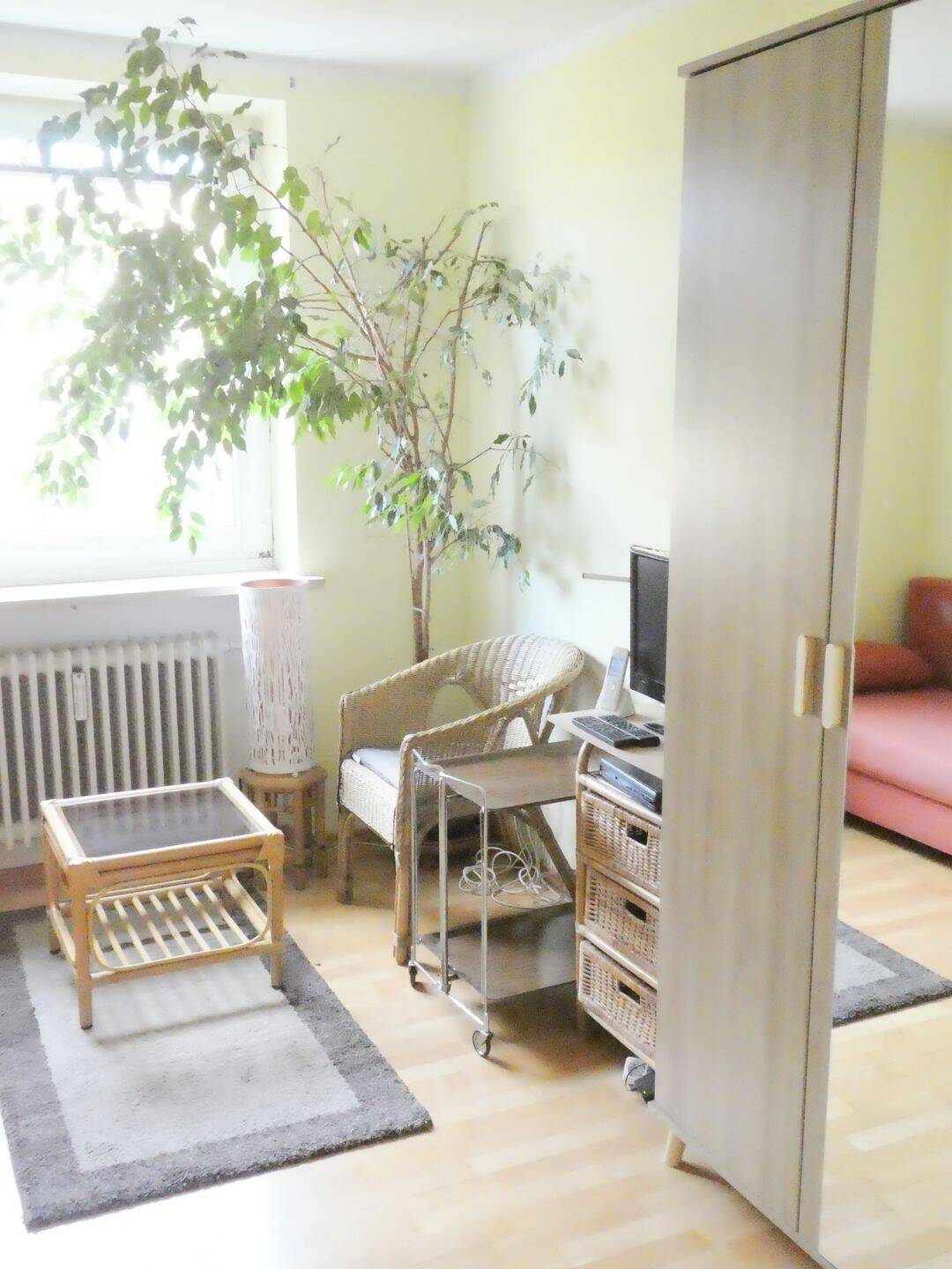 Zweckgemeinschaft! Ich vermiete in 1 Zimmer möbliert 10qm mit super Ausstattung. Nur an Frauen/only woman