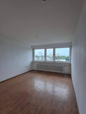 Modernes 3-Zimmer-Apartment mit verglastem Balkon und toller Aussicht – 66121 Saarbrücken – Vorschaubild 2