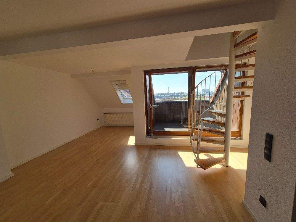 Nürnberg Hummelstein: helle Maisonette Wohnung mit Galerie Ebene; Dachloggia; Einbauküche; Tageslichtbad; ab sofort verfügbar – Nürnberg – Bild 1 von 9
