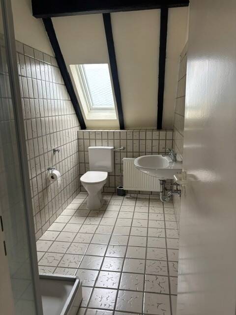 Teilmodernisierte 3-Zimmer-Maisonette-Dachgeschoßwohnung mit Balkon in Köln-Buchheim – Köln – Vorschaubild 5