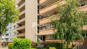 Komfortables Wohnen im grünen Norden: Gepflegte Eigentumswohnung mit zwei Loggien und Garage