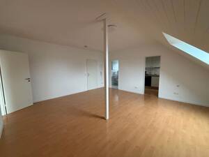Frisch renovierte 2-Zimmer-Dachgeschosswohnung mit Einbauküche – 55127 Mainz – Vorschaubild 2