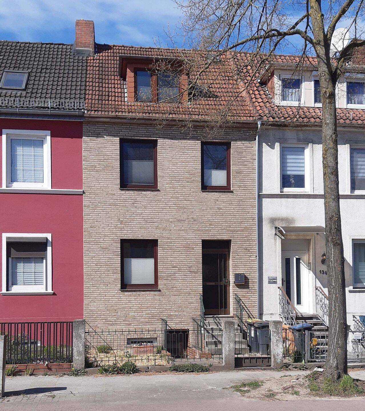 Großzügiges Bremer Reihenhaus über drei Etagen zzgl. Keller und Gartenbereich – Bremen – Bild 1 von 9
