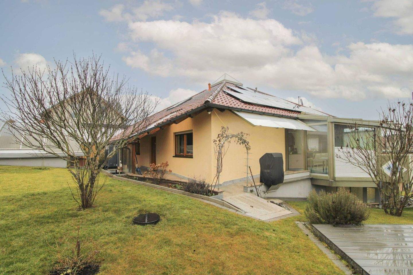 Exklusives Einfamilienhaus in Neuweiler - Komfortables Wohnen auf höchstem Niveau – Neuweiler – Bild 1 von 9