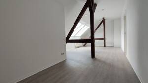 Dachgeschosswohnung mit 4 Zimmern und viel Tageslicht in Erfurt – Arnstädter Straße 21, 99096 Erfurt – Vorschaubild 3