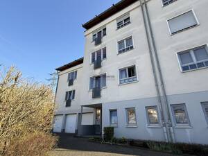 Bj. 2000: Gemütliche Wohnung mit Balkon und Garage auf Erbpachtgrundstück!
