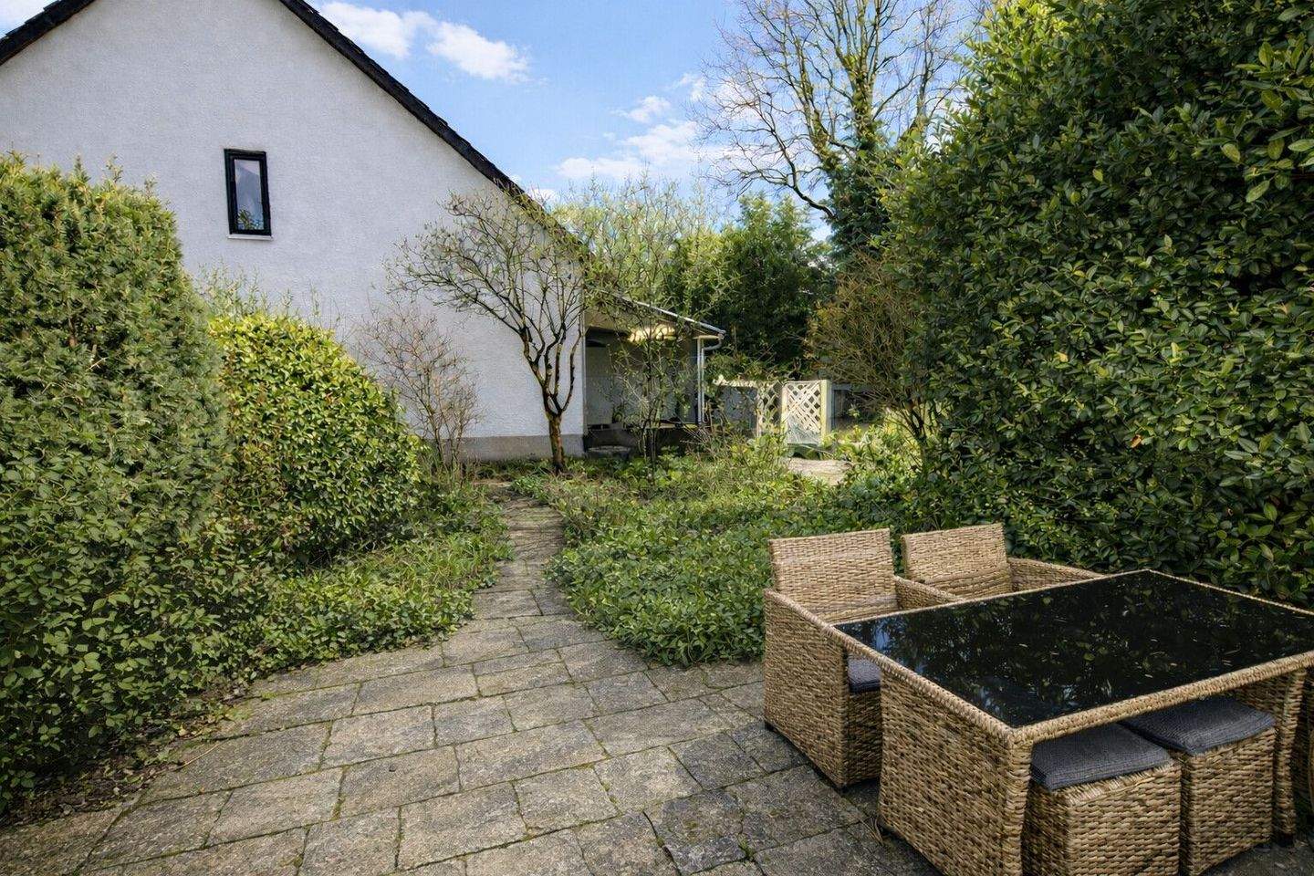 Modernisiertes Reihenmittelhaus in grüner Wohnlage nahe Rheinauer See – Mannheim – Bild 1 von 9