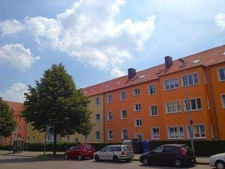 Wohnen in großer Maisonette-Wohnung mit Balkon.