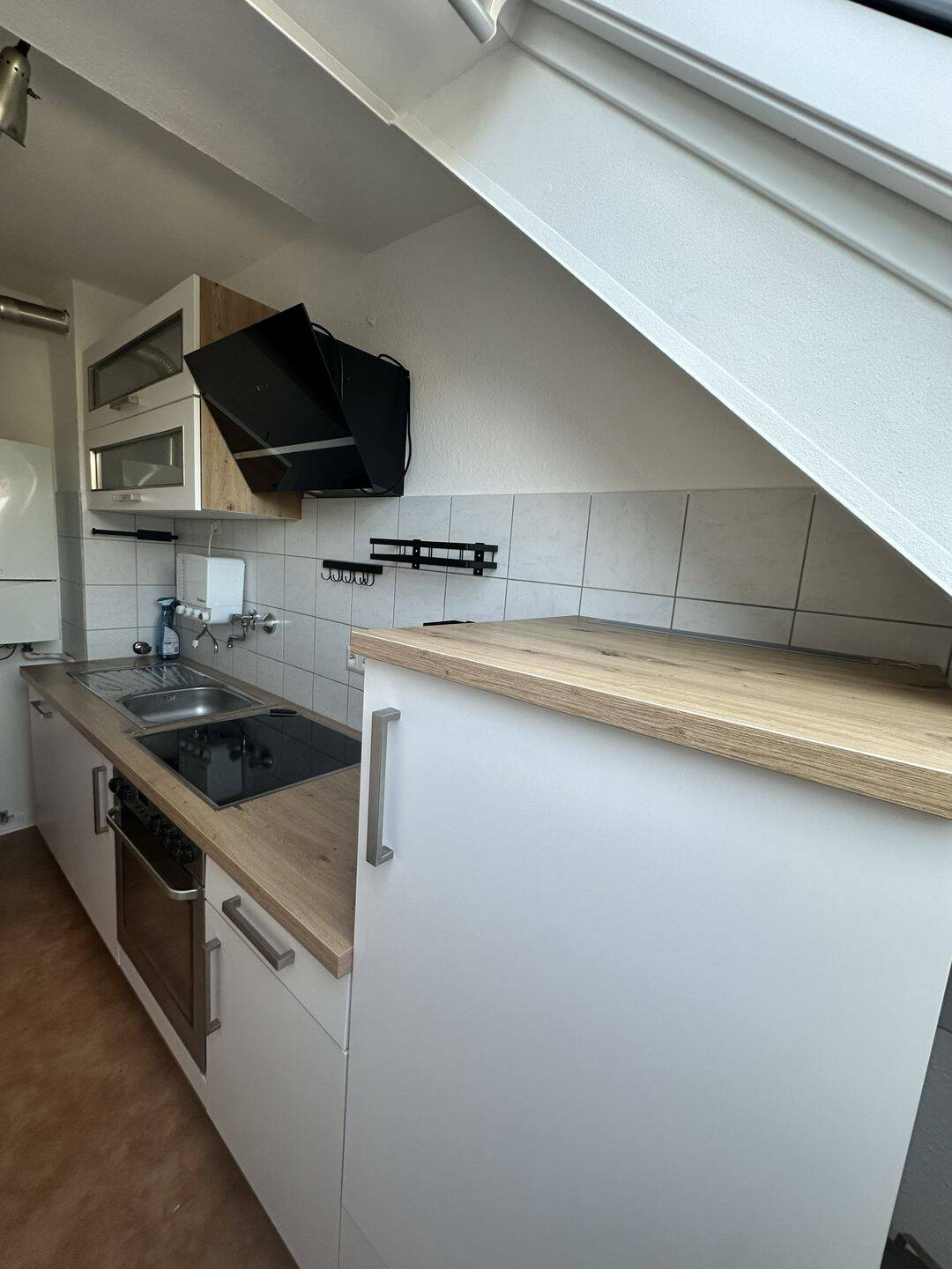 Vohwinkel, helle Einzimmerwohnung im Dachgeschoss, Gräfrather Straße Ecke Rubensstraße – Wuppertal – Vorschaubild 5