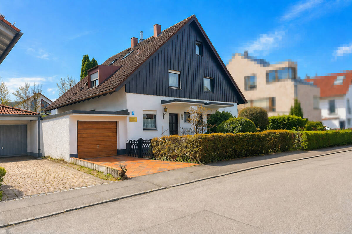 Auf Nießbrauchbasis! Gepflegte Doppelhaushälfte mit Garten, Garage und Hobbyraum in ruhiger Wohnlage – 80939 München – Bild 1 von 6