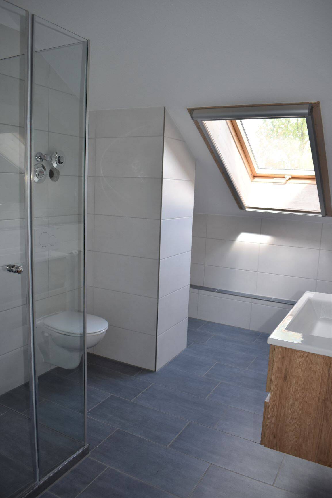 **2-Zimmer-Mansardenwohnung in Kirchheim** – Kirchheim bei München – Vorschaubild 5