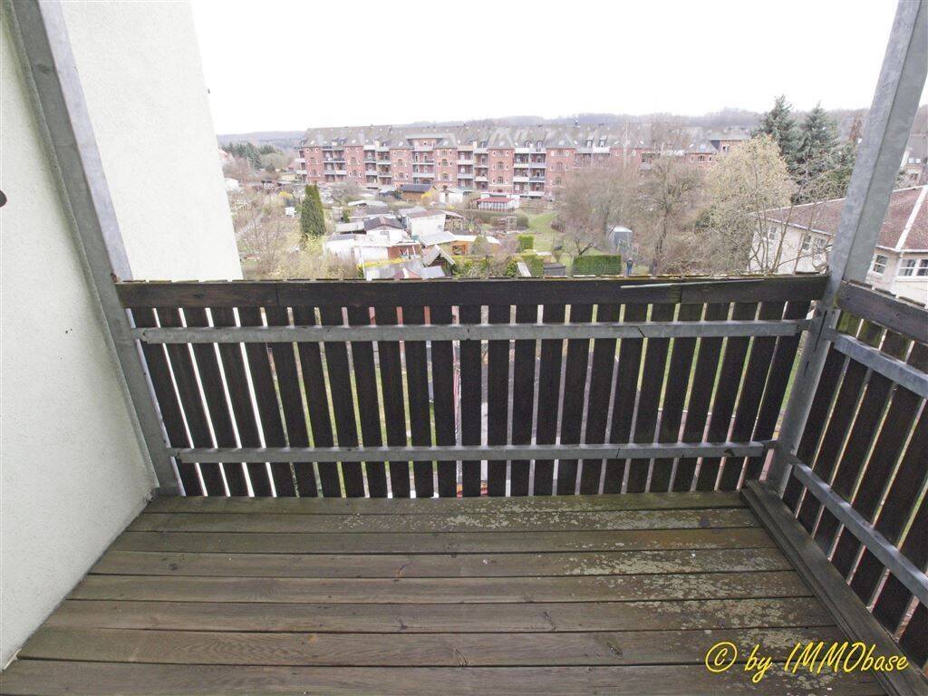 Mit Balkon und Stellplatz - Neuer Bodenbelag auf Wunsch! – Chemnitz – Vorschaubild 2