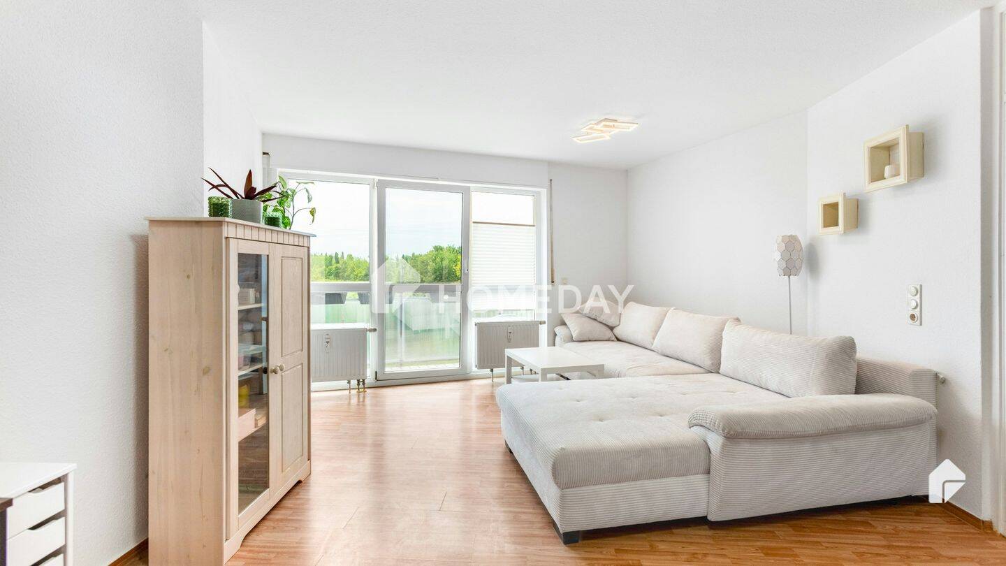 Stilvoll Wohnen in Leipzig-Seehausen: Zwei-Zimmer-Wohnung mit Balkon, EBK, Tiefgarage und Aufzug