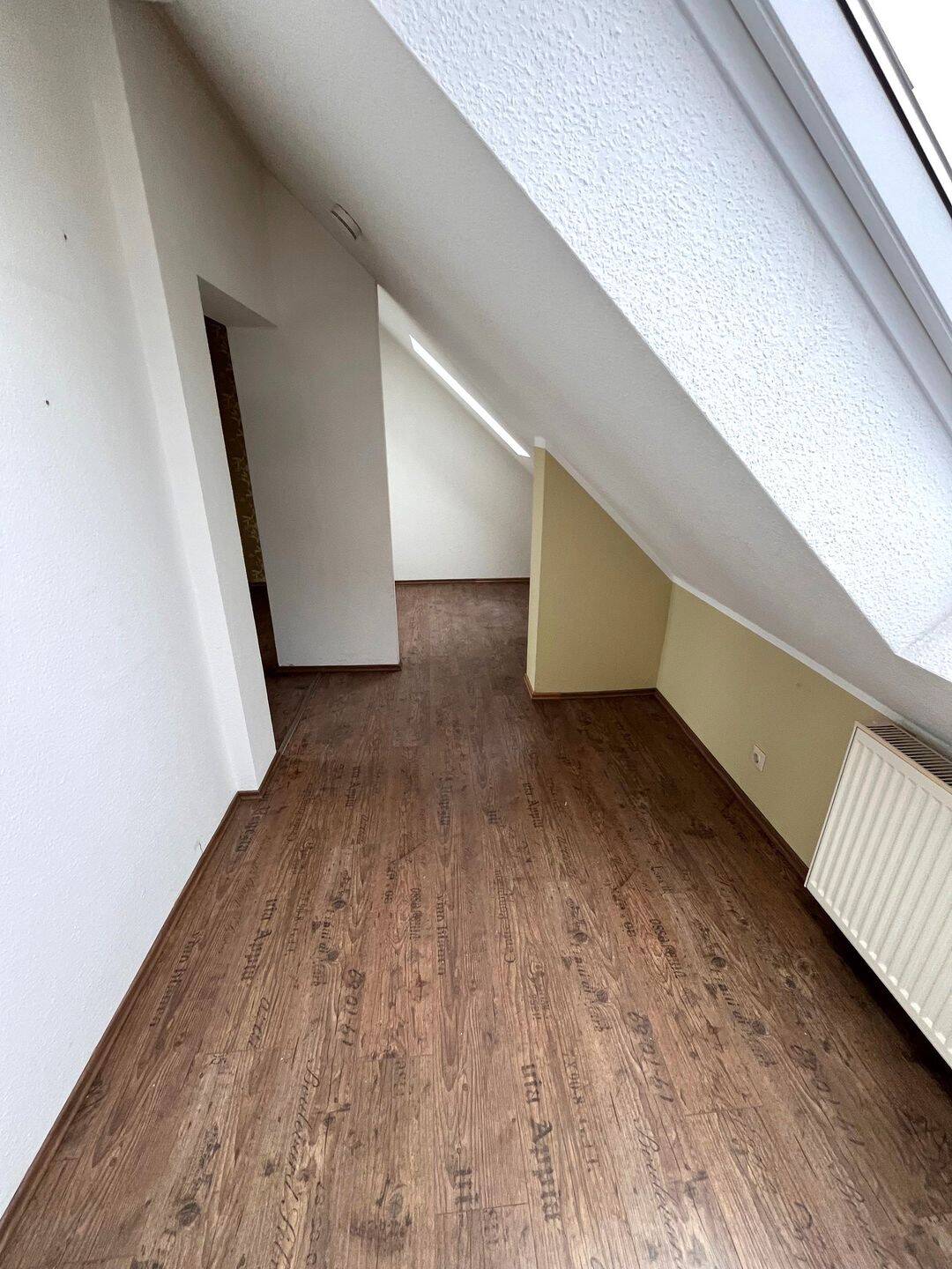 schöne 3 Raum Wohnung mit Balkon und Einbauküche – Magdeburg – Vorschaubild 8