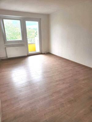 Schöne 3-Zimmer-Wohnung mit EBK u. Balkon in Görlitz (Weinhübel) – 2827 Görlitz – Vorschaubild 2