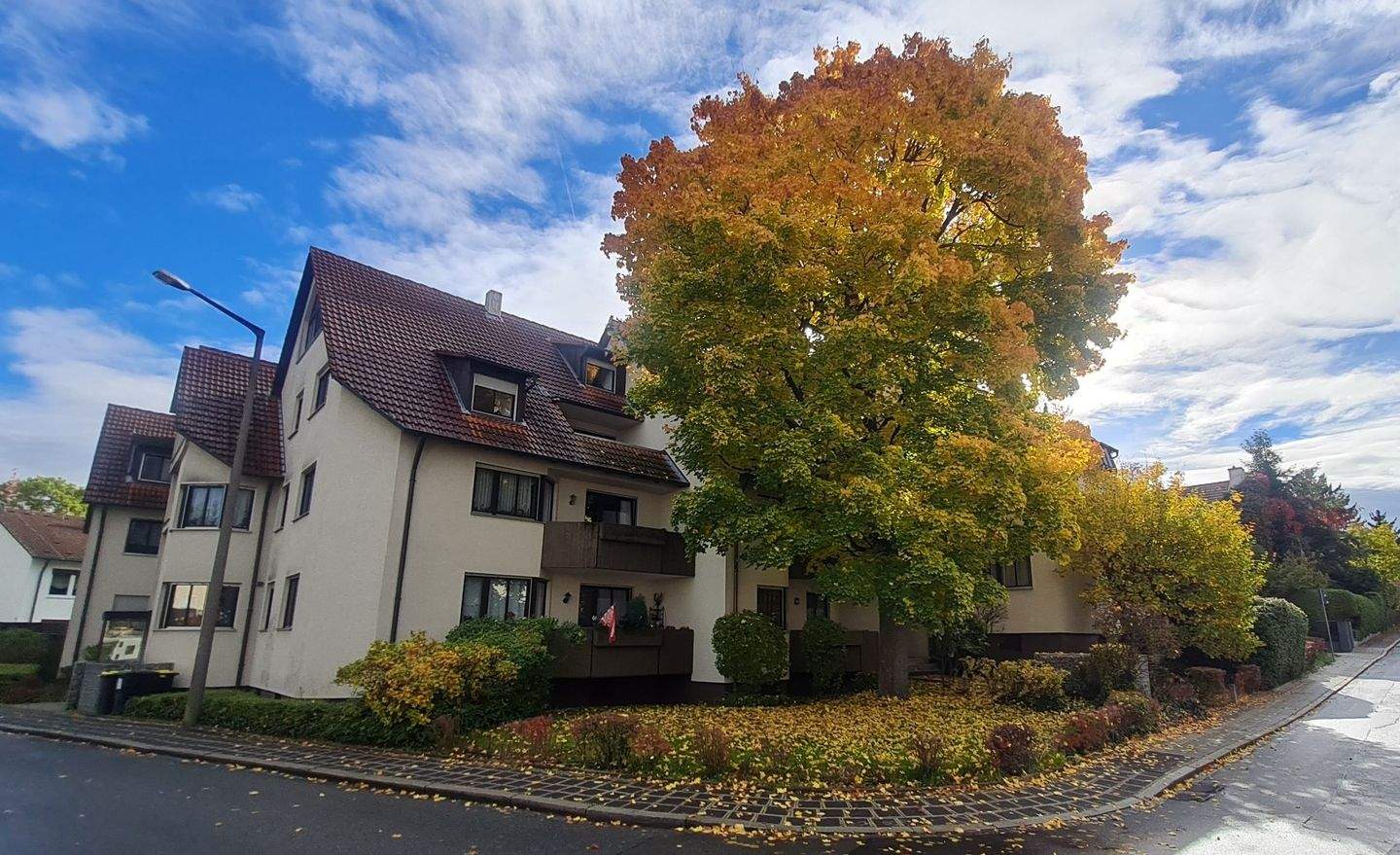 TOP ausgestattete 3,5 Zimmer Wohnung mit Balkon in sehr guter Lage von NÜRNBERG-Laufamholz – Nürnberg – Bild 1 von 9
