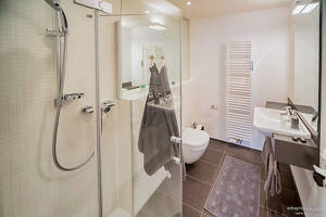 Welc(H)ome® by RIDA FLATS - CGN City: All-in! Internet, Balkon & Top-Lage – 50670 Köln – Vorschaubild 3