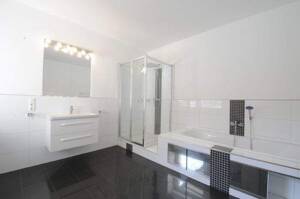 Wunderschöne 2-Zimmer Wohnung, Altbau - top saniert, modernes, großes Bad, sonniger Südwestbalkon, zentral, ruhig – 45219 Essen – Vorschaubild 1