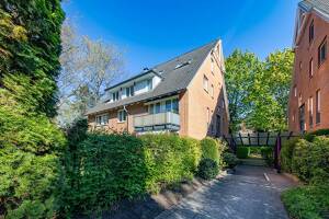 In 2. Reihe gelegen: Besondere Maisonette mit Balkon und Tiefgaragenstellplatz! – 22559 Hamburg – Vorschaubild 3