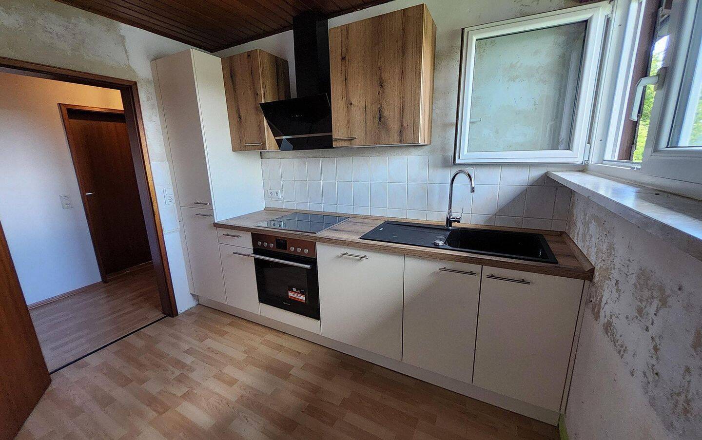 Sonnige 3-Zimmer-Wohnung mit EBK, Balkon, Keller, Garage und Stellplatz