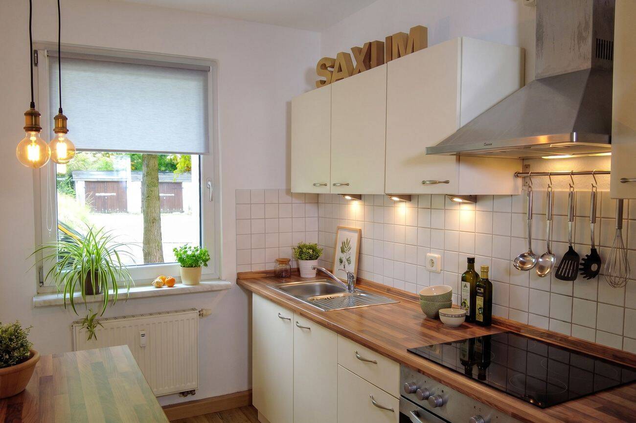 den Sommer auf dem Balkon genießen dazu Bad mit Wanne, Dusche, Fenster – Chemnitz – Vorschaubild 5
