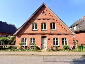Stilvolles Einfamilienhaus mit historischem Charme und hochwertiger Sanierung in idyllischer Lage
