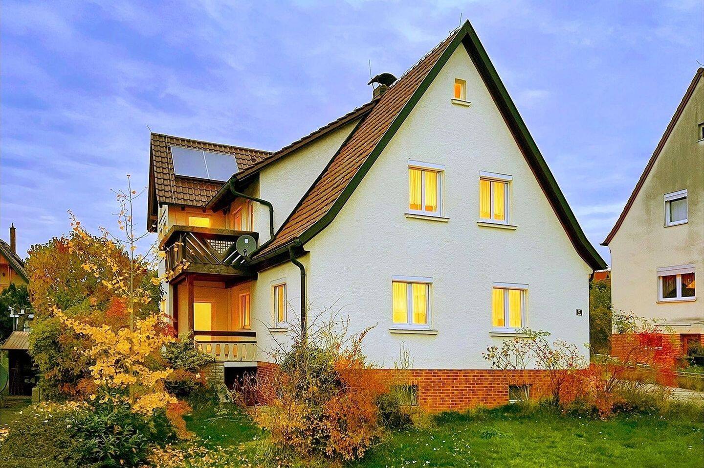 Charmantes und familienfreundliches Landhaus mit Potential für die Großfamilie - auch perfekt als Zweifamilienhaus – Sonnefeld – Bild 1 von 9