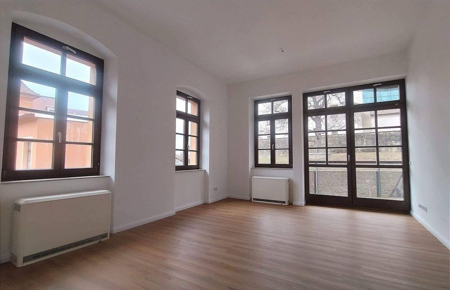 1.OG mit sonnigem Balkon und Burgblick! Esszimmer, Gäste-WC. Stellplatz im Carport vorhanden – Bautzen – Vorschaubild 3