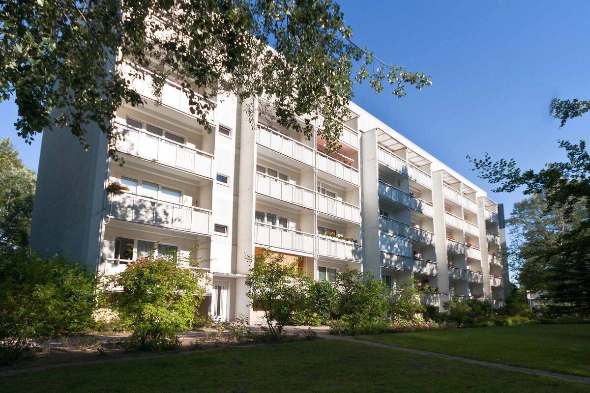 Ideal ... mit Balkon und Badewanne und in der 3. Etage! – 17036 Neubrandenburg – Bild 1 von 4
