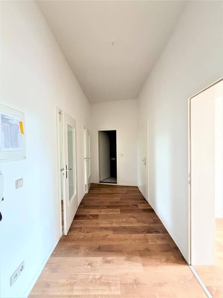 Ansehen - Mieten - Einziehen und Miete sparen!/ View it, move in, and save on rent! – Chemnitz – Vorschaubild 2