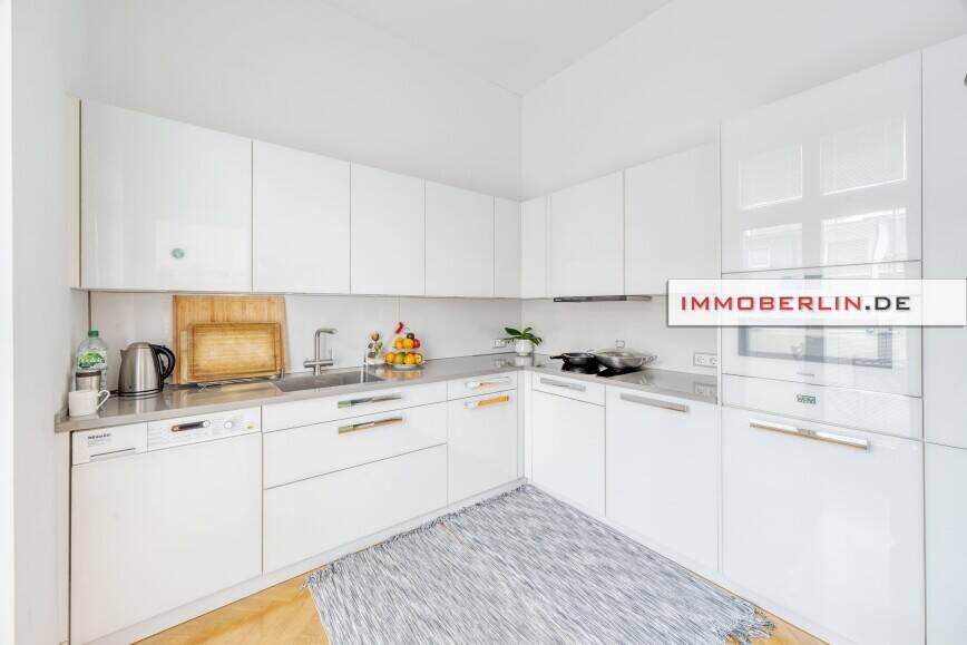 IMMOBERLIN.DE - Toplage! Exquisite Altbauwohnung mit großem Balkon am KaDeWe – Berlin – Vorschaubild 3