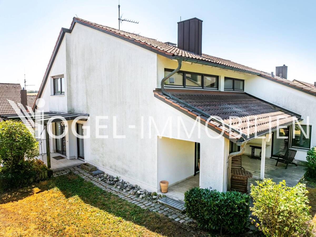 Großzügiges Wohnen am Ortsrand - mit Galerie, Einliegerwohnung und zwei Terrassen // keine zusätzliche Maklergebühr – 97076 Würzburg – Bild 1 von 9