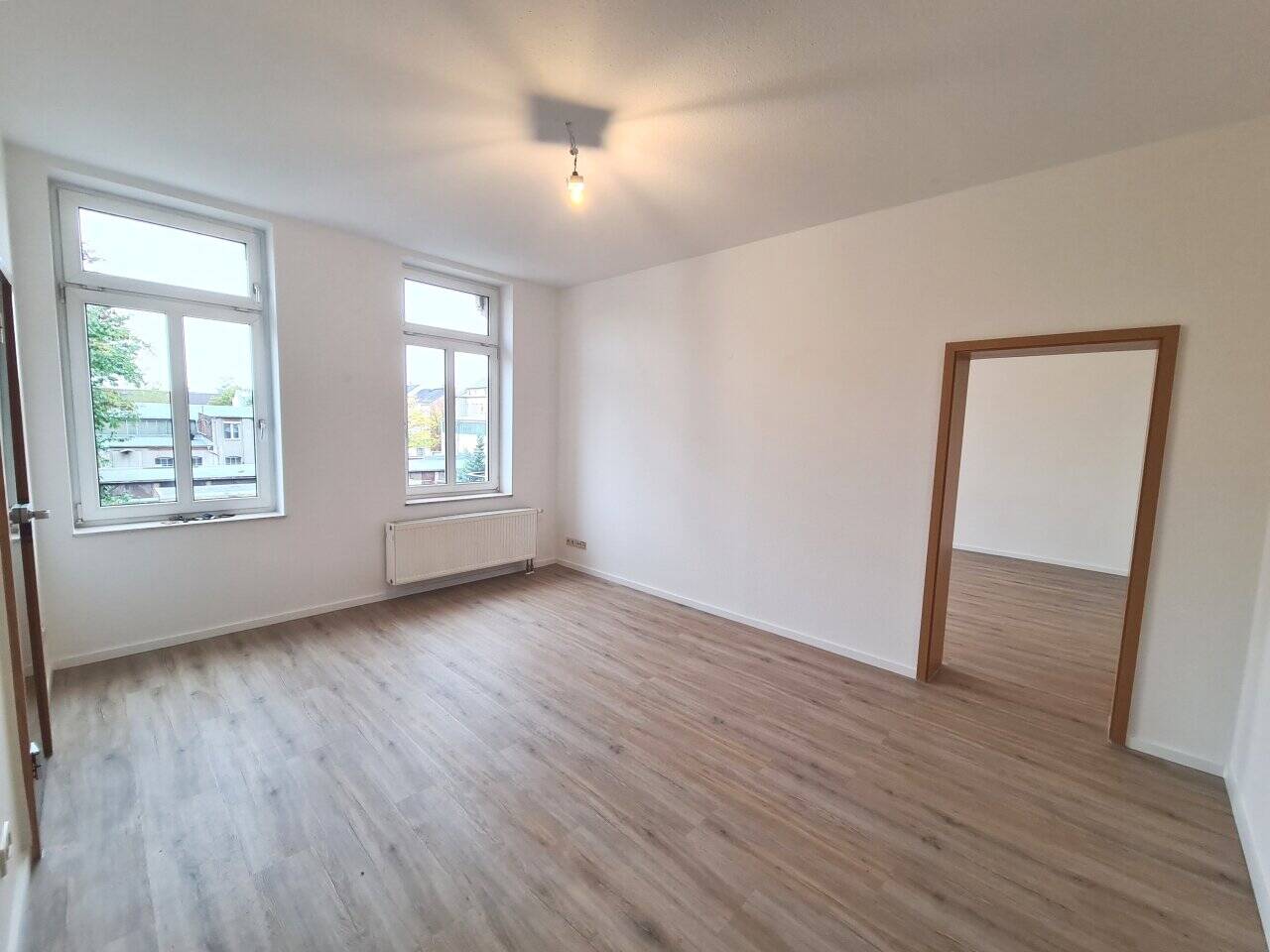 Attraktive 2-Raum-Wohnung mit Balkon und Einbauküche in einem aufwändig sanierten Gründerzeithaus im York-Gebiet in Chemnitz – Chemnitz – Vorschaubild 3