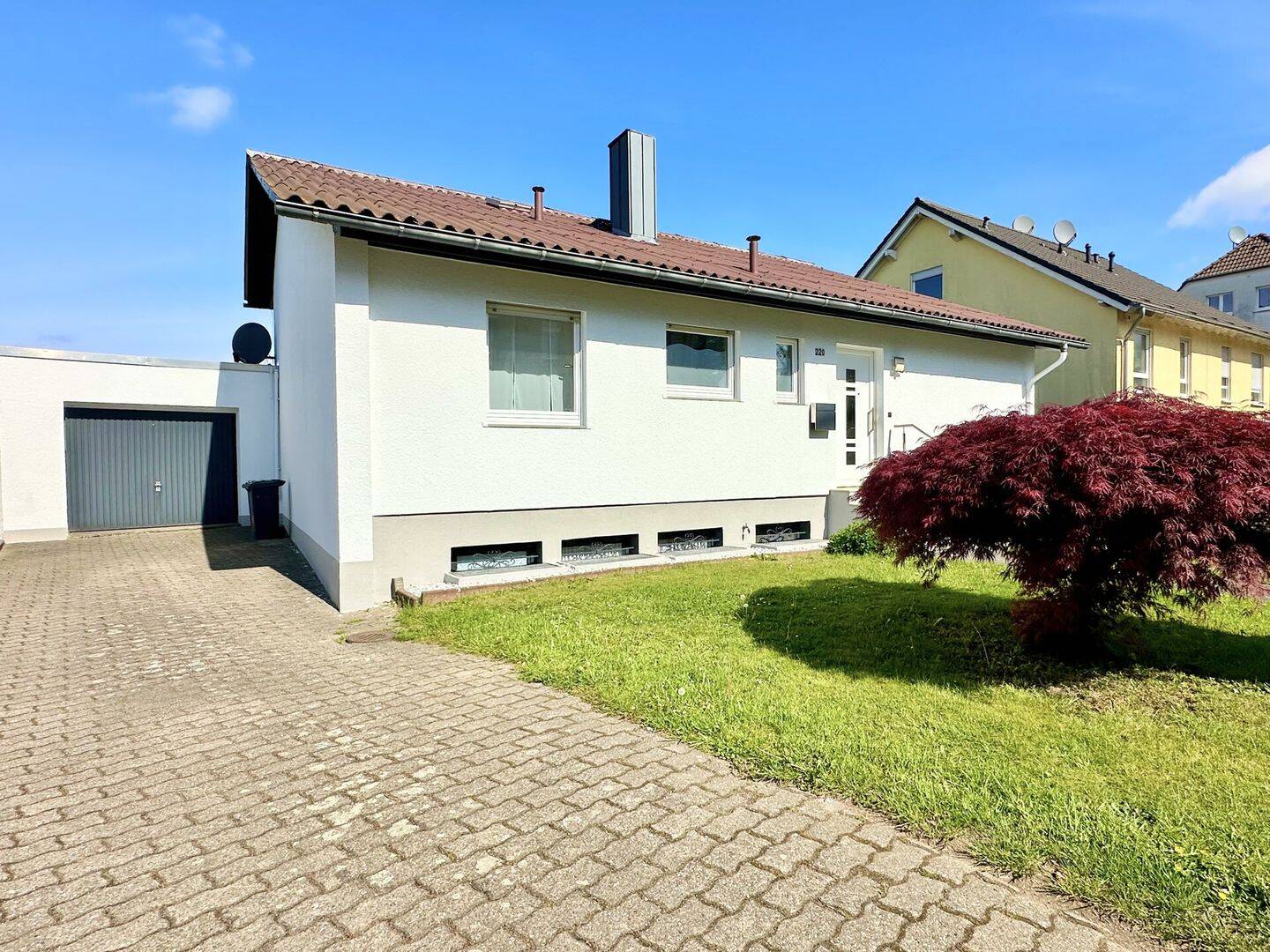 Gepflegtes Freistehendes Einfamilienhaus mit Anliegerwohnung, Gartenidylle, Terrasse und Garage – Solingen – Vorschaubild 2