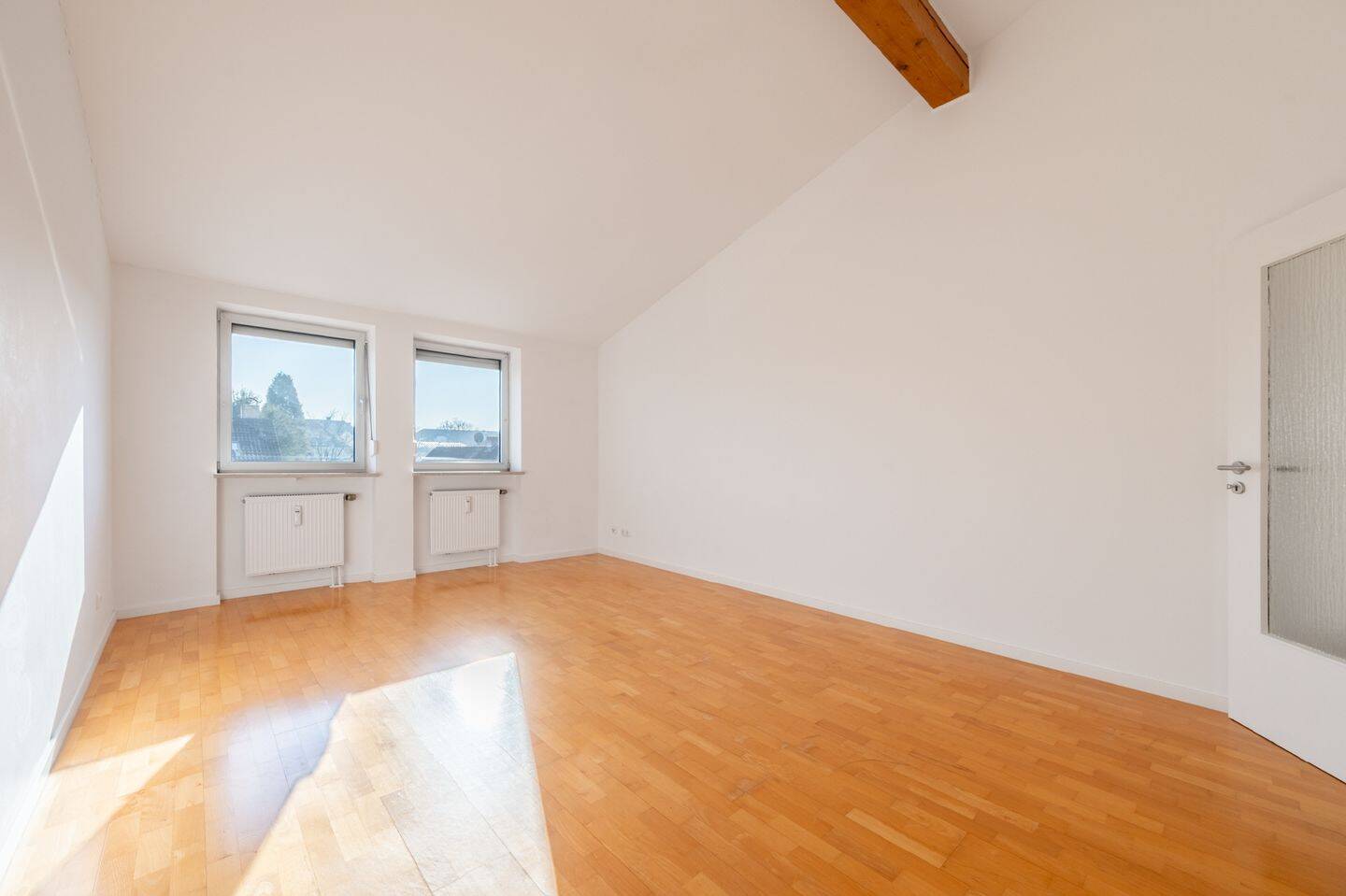 AIGNER - 3 Zi.-Wohnung mit bis zu 3,5 m Raumhöhe und eigenem Garten nahe Moosacher St. Martins Platz – München – Vorschaubild 4