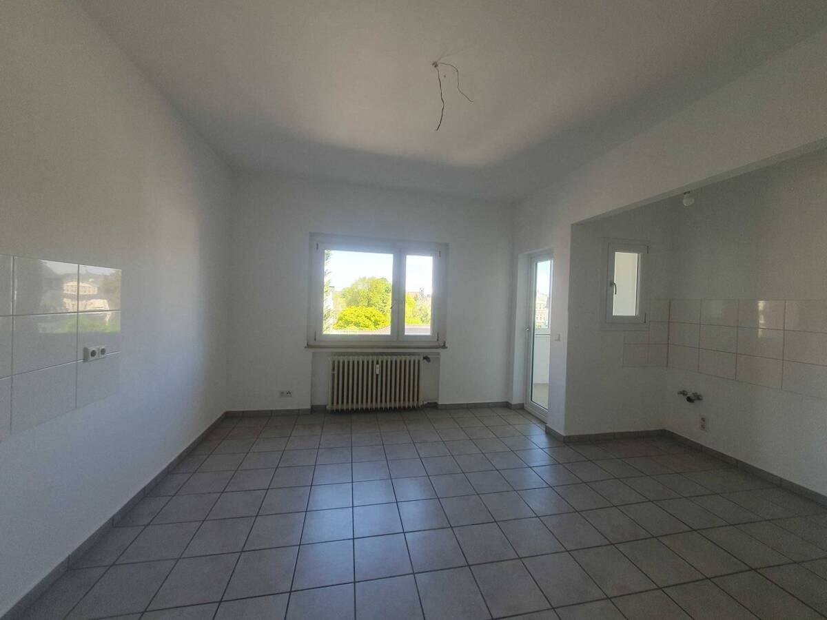 Modernisierte 3-Zimmer-Wohnung mit Wintergarten und Wannenbad in Köln-Mülheim – 51065 Köln – Bild 1 von 9