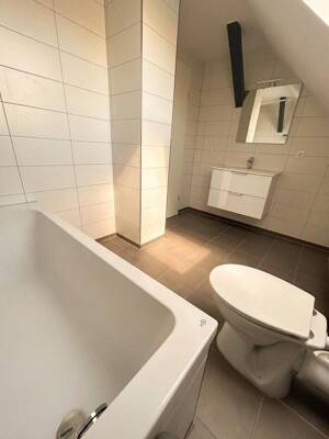 Frisch sanierte 2-Zimmer-Dachgeschosswohnung mit Klimaanlage | Garten optional – 6846 Dessau-Roßlau – Vorschaubild 3