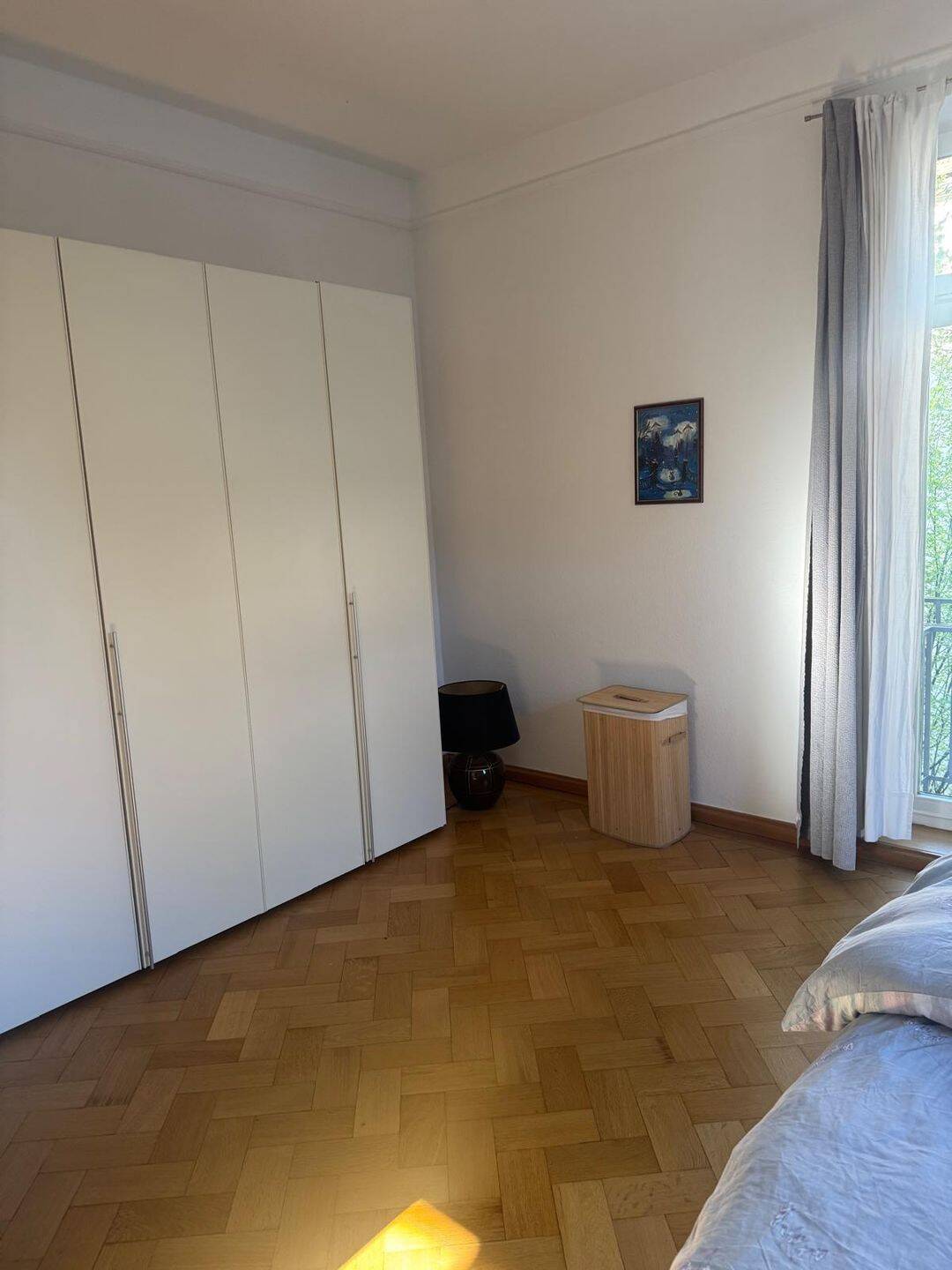 Altbauwohnung möbliert im Herzen von Schwabing (2,5 Zimmer) – München – Vorschaubild 3