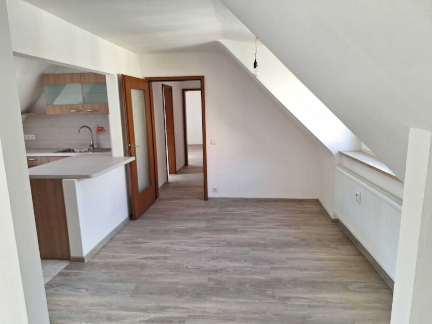 2-Zimmer-Dachwohnung, Erstbezug nach Renovierung in 90402 Nürnberg, Färberstraße – Nürnberg – Vorschaubild 3