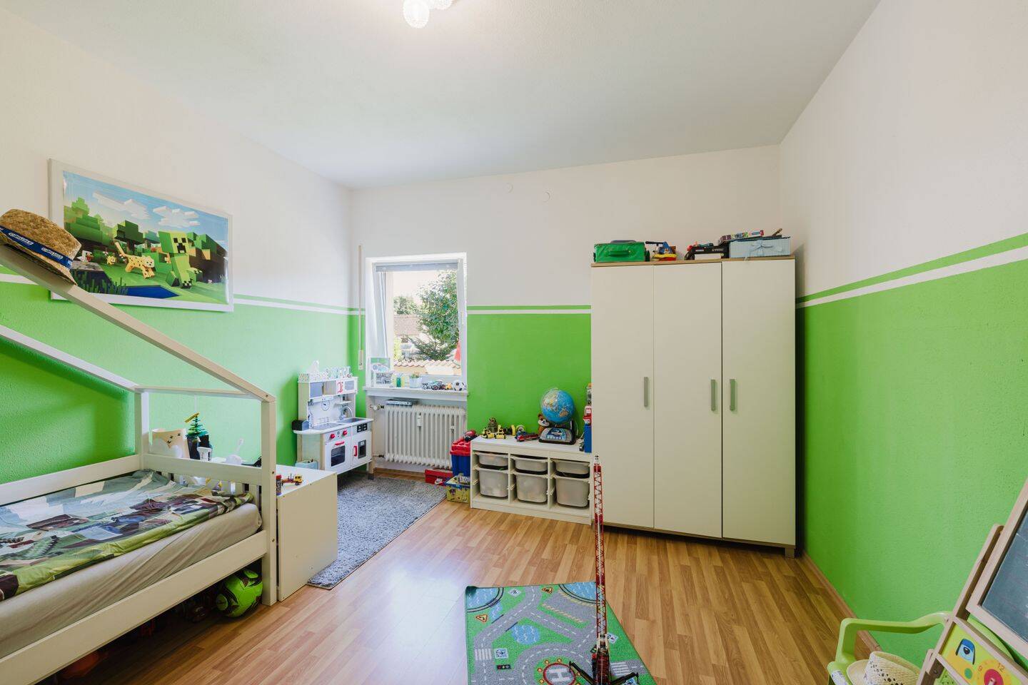Attraktives Zweifamilienhaus mit zwei Wohneinheiten und vier Stellplätzen – Neuburg an der Donau – Vorschaubild 5