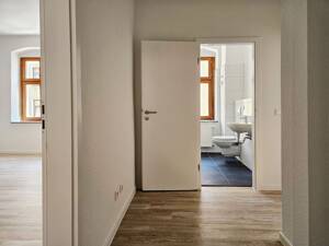 Mit Video: Frisch saniert - 2 Zimmer mit Tageslichtbad und Einbauküche! – 39112 Magdeburg – Vorschaubild 2