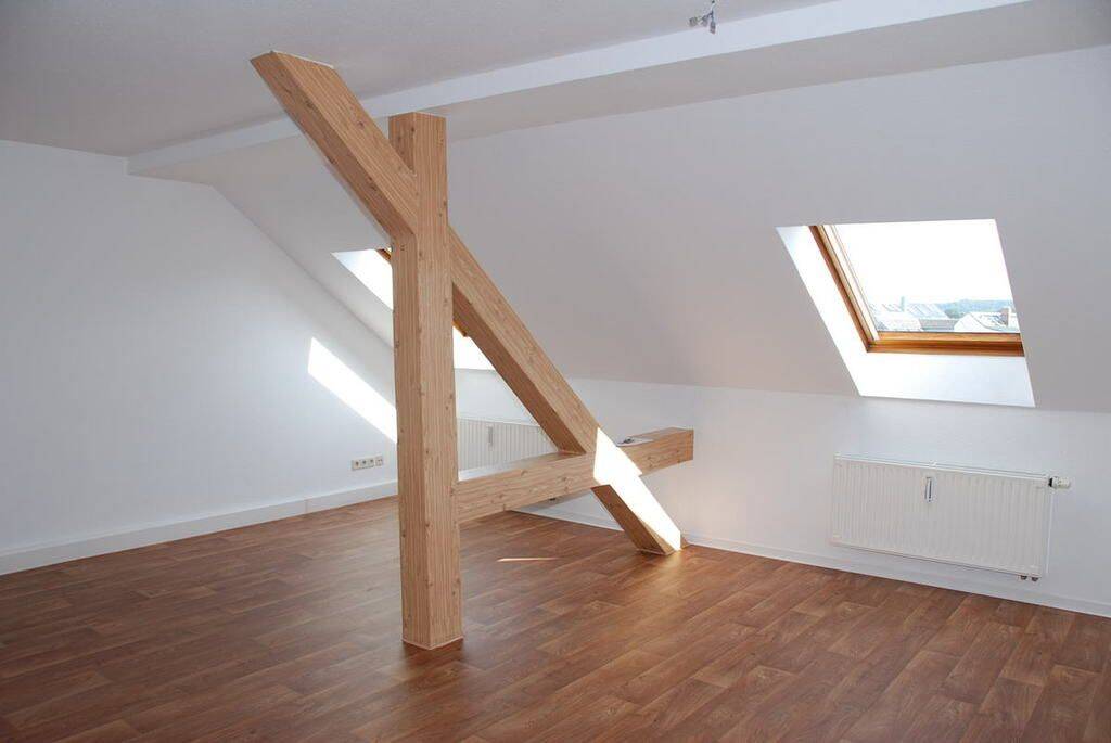 Charmante Dachgeschosswohnung mit Badewanne